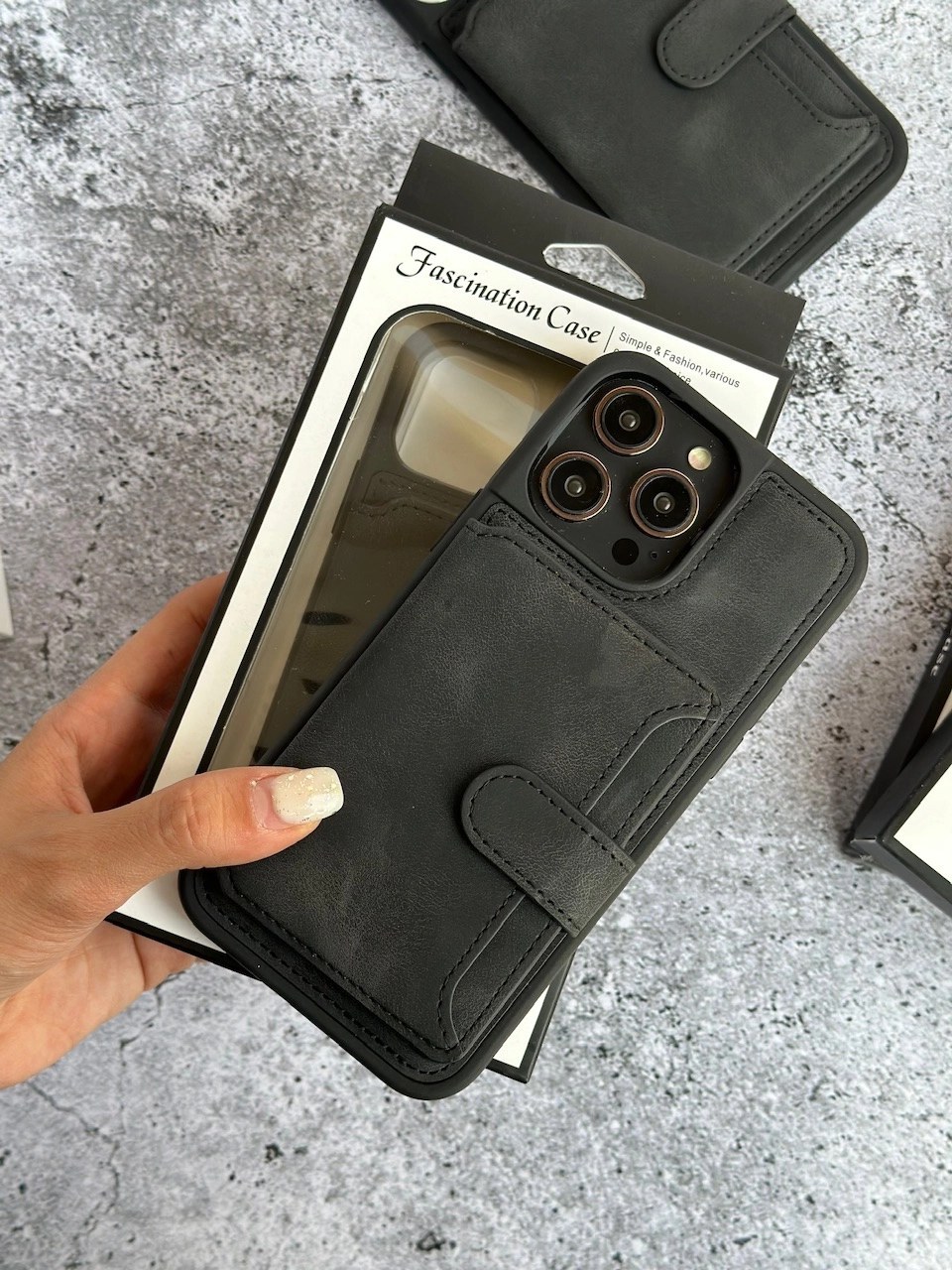 کاور ادموندز Edmonds جاکارتی دار چرمی مناسب برای گوشی موبایل آیفون 16 پرومکس